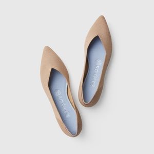 New in box Rothys Merino Wool point camel size 8.5